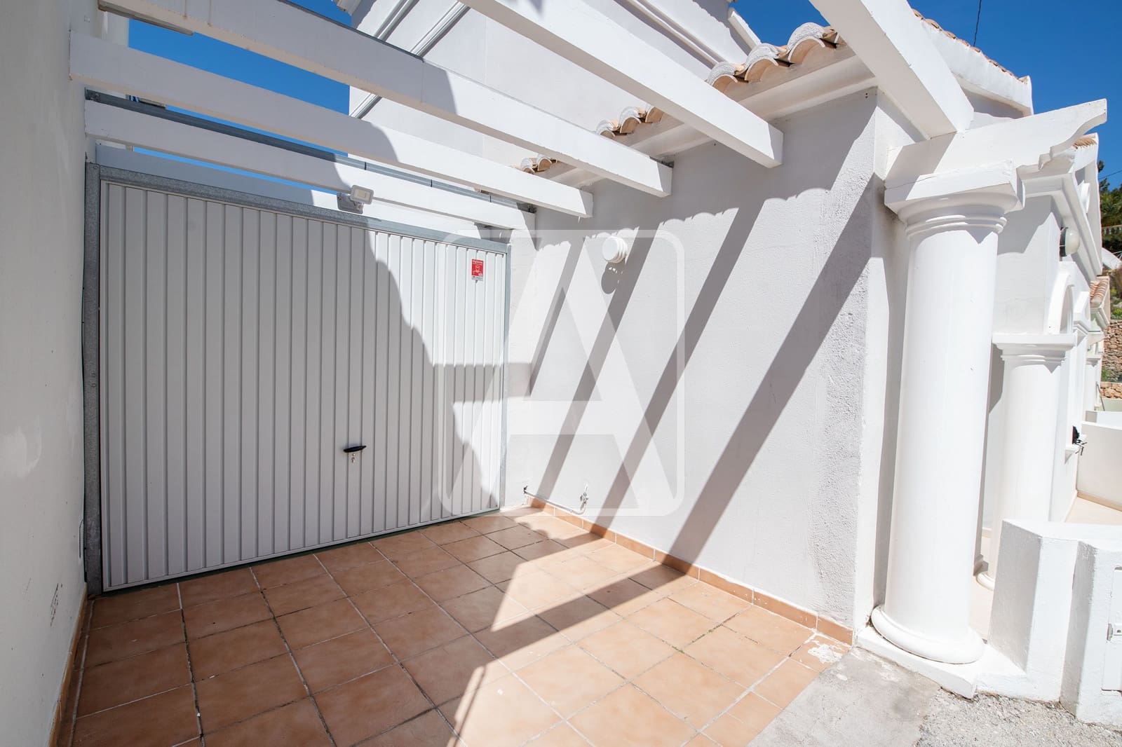 3 slaapkamer Rijtjeshuis te koop in Calpe / Calp met zwembad garage - € 340.000 (Ref: 9734109)