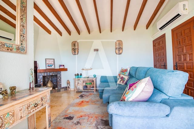 3 soveværelse Villa til salg i Benissa med swimmingpool garage - € 639.000 (Ref: 9758194)