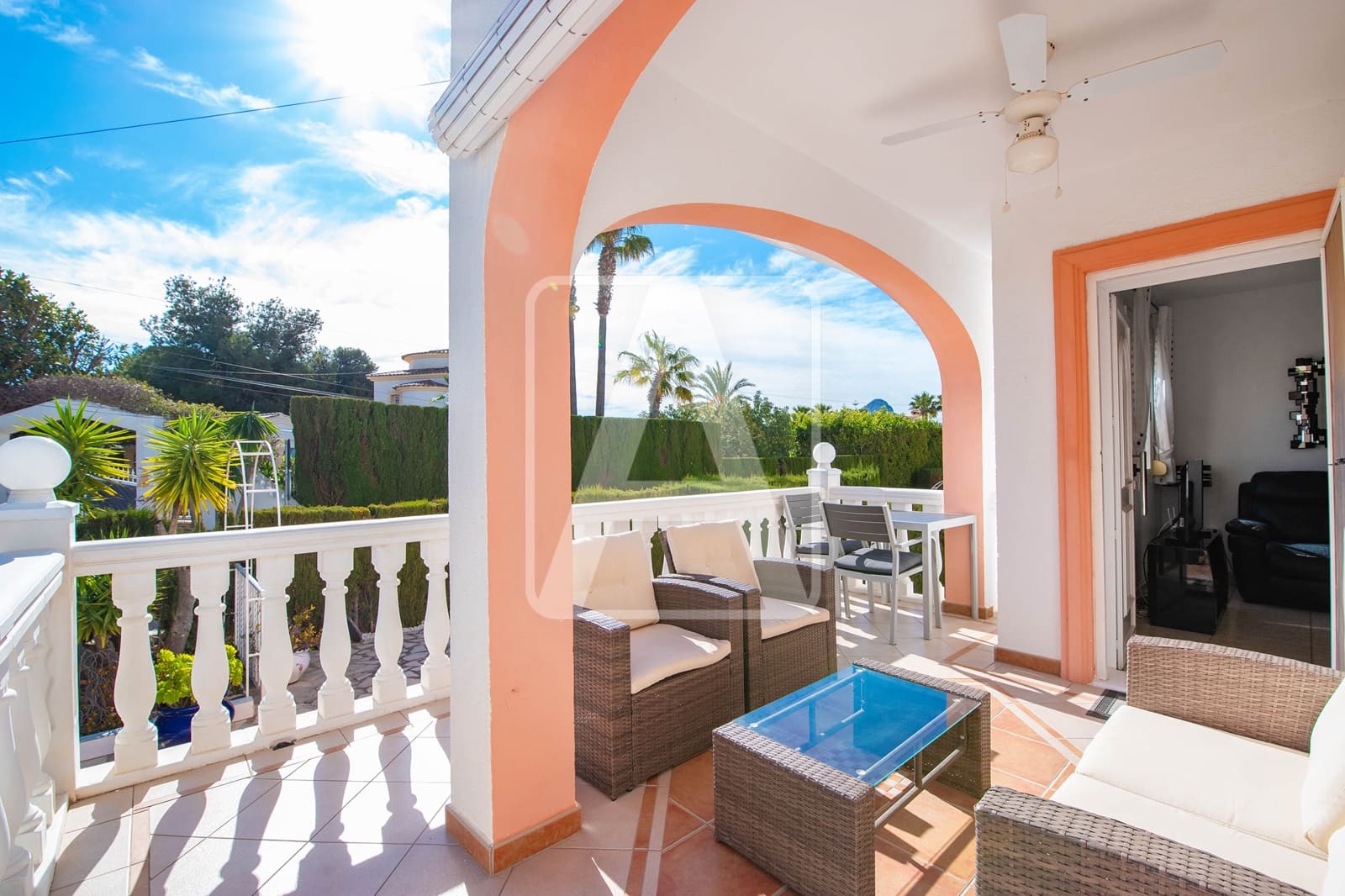 3 Zimmer Reihenhaus zu verkaufen in Calpe / Calp mit Pool Garage - 310.000 € (Ref: 9785960)