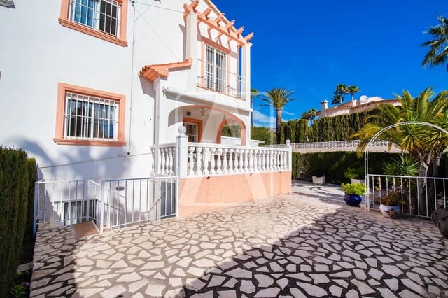 3 slaapkamer Rijtjeshuis te koop in Calpe / Calp met zwembad garage - € 310.000 (Ref: 9785960)