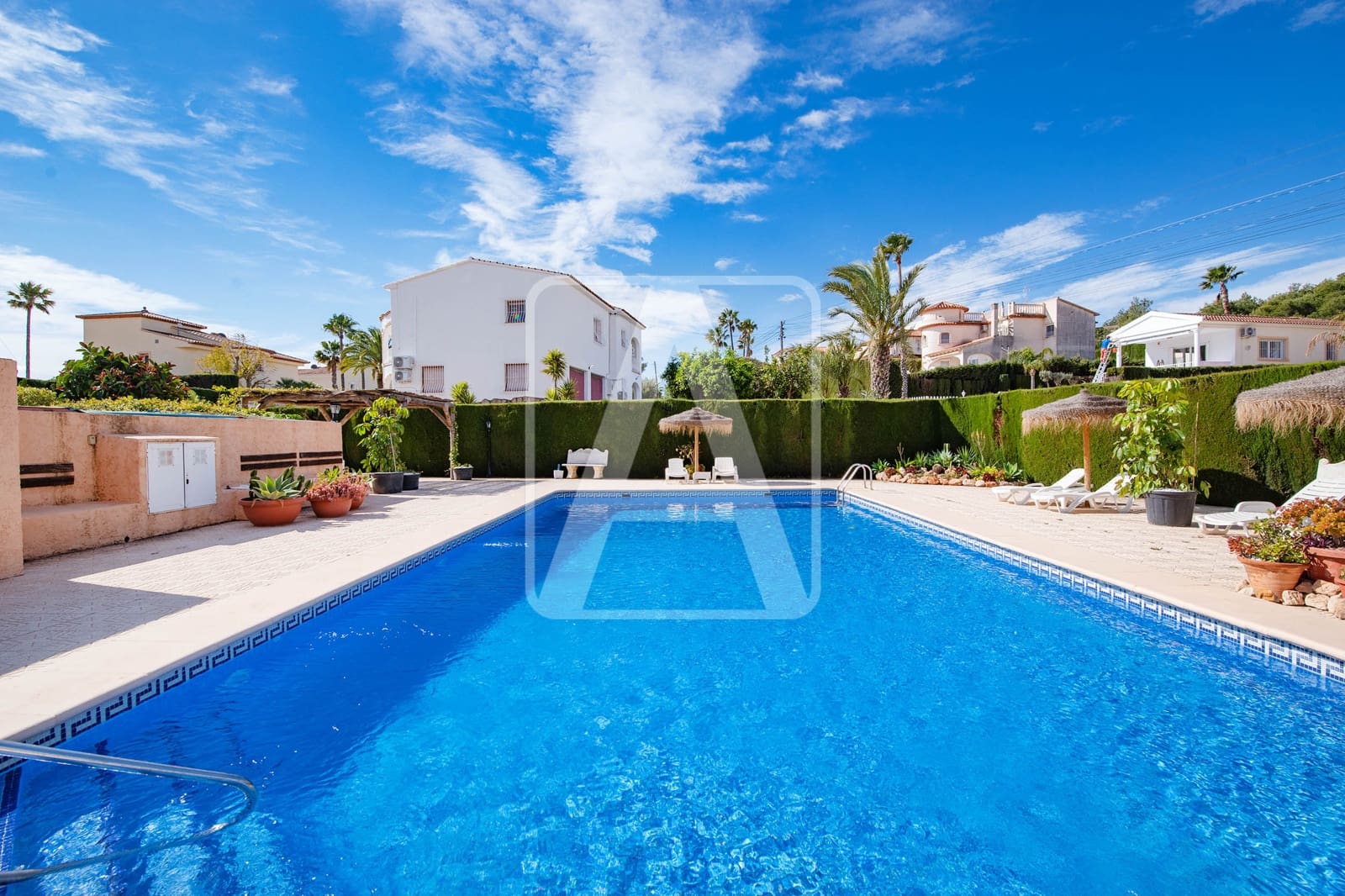 3 Zimmer Reihenhaus zu verkaufen in Calpe / Calp mit Pool Garage - 310.000 € (Ref: 9785960)