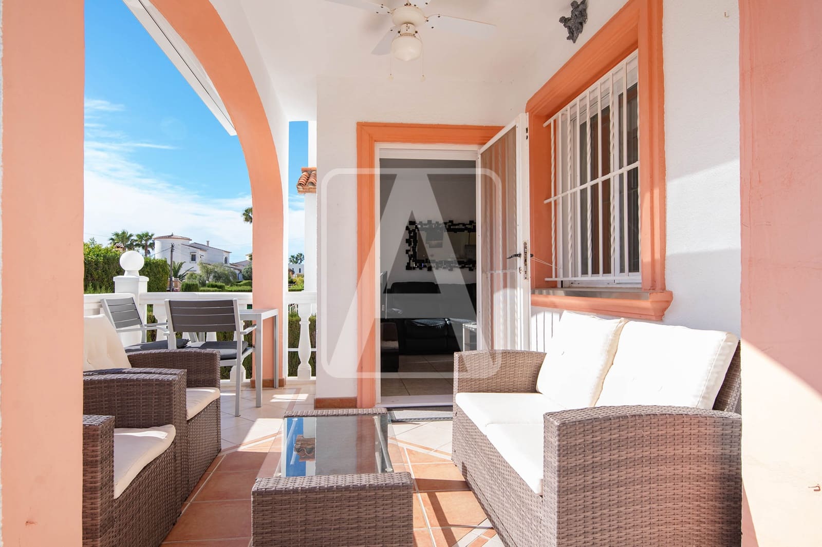 3 Zimmer Reihenhaus zu verkaufen in Calpe / Calp mit Pool Garage - 310.000 € (Ref: 9785960)