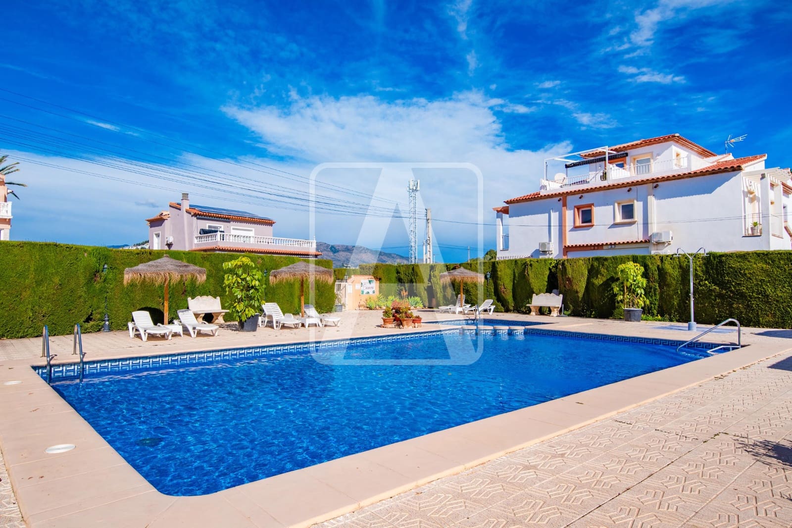 3 Zimmer Reihenhaus zu verkaufen in Calpe / Calp mit Pool Garage - 310.000 € (Ref: 9785960)