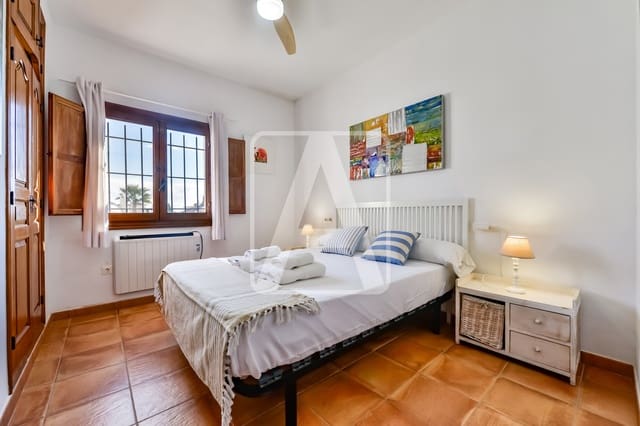 3 soverom Villa til salgs i Calpe / Calp med svømmebasseng garasje - € 425 000 (Ref: 9789999)