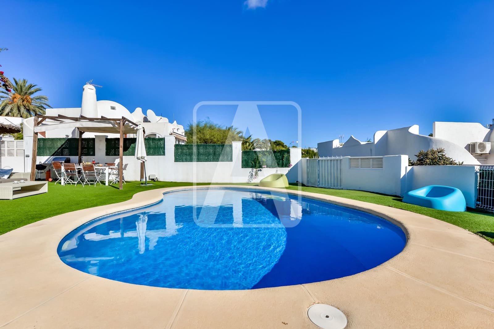 3 soverom Villa til salgs i Calpe / Calp med svømmebasseng garasje - € 425 000 (Ref: 9789999)