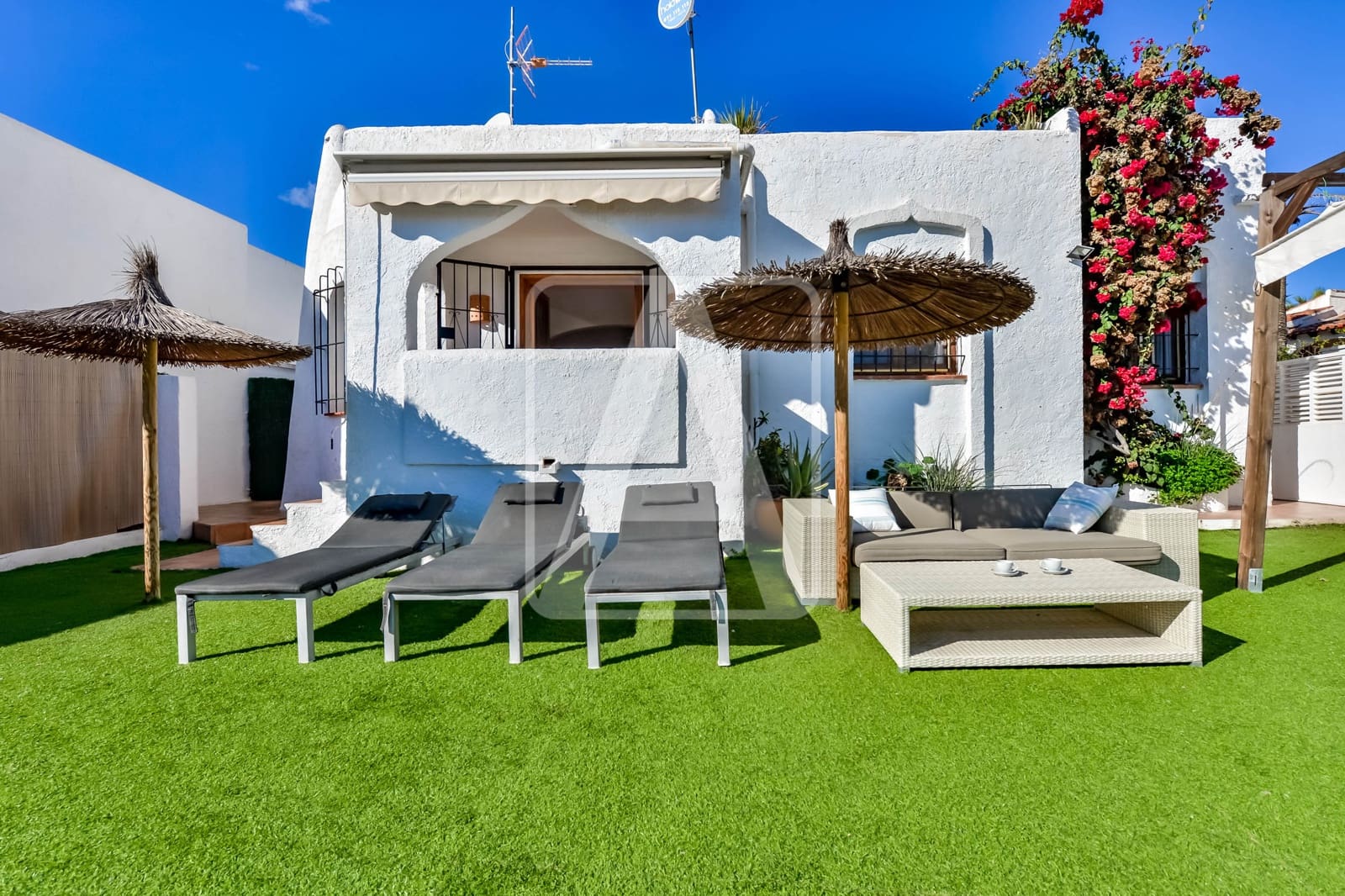 3 soverom Villa til salgs i Calpe / Calp med svømmebasseng garasje - € 425 000 (Ref: 9789999)