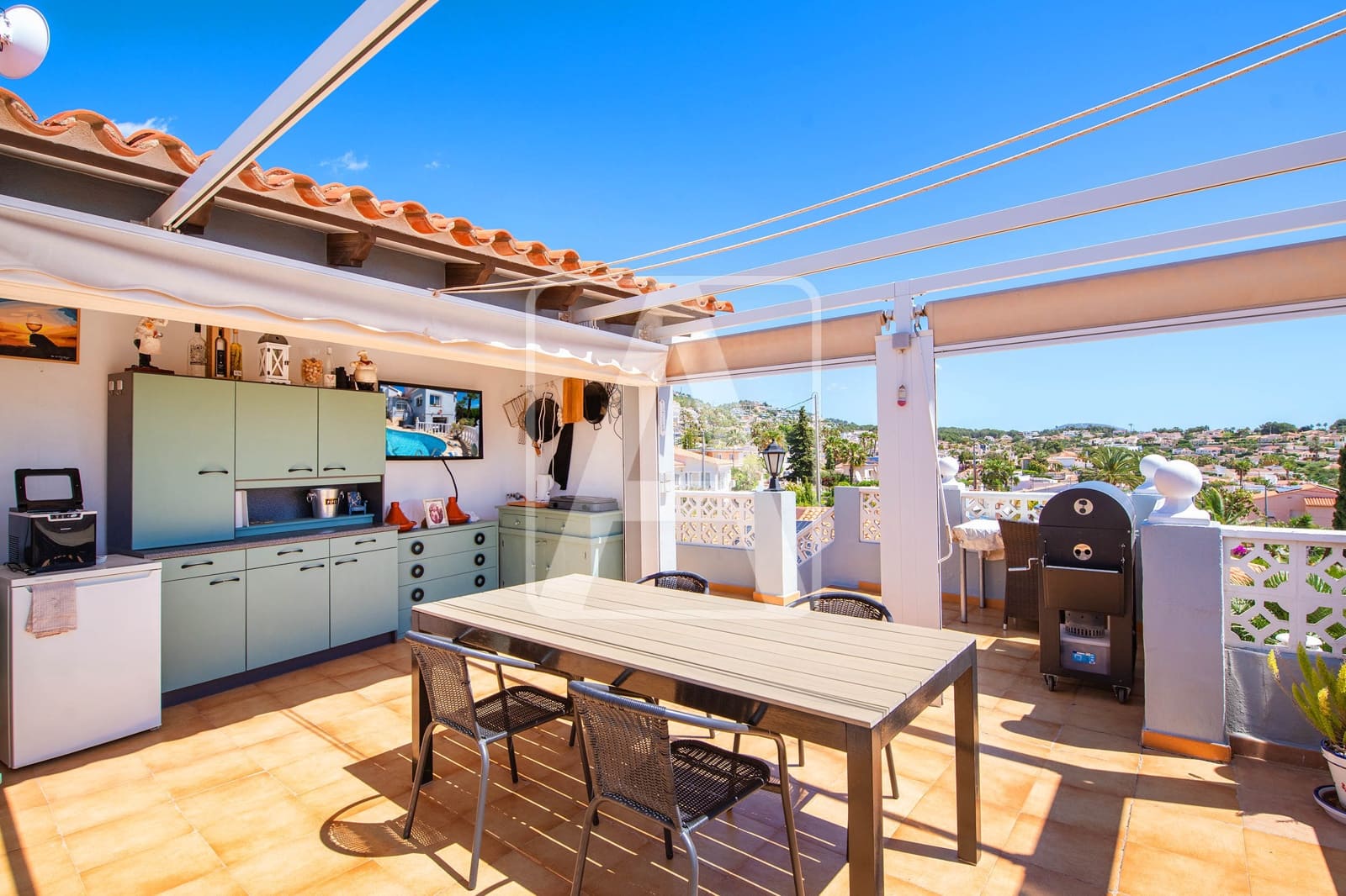 4 bedroom Villa for sale in Calpe / Calp with pool garage - € 540,000 (Ref: 9835035)