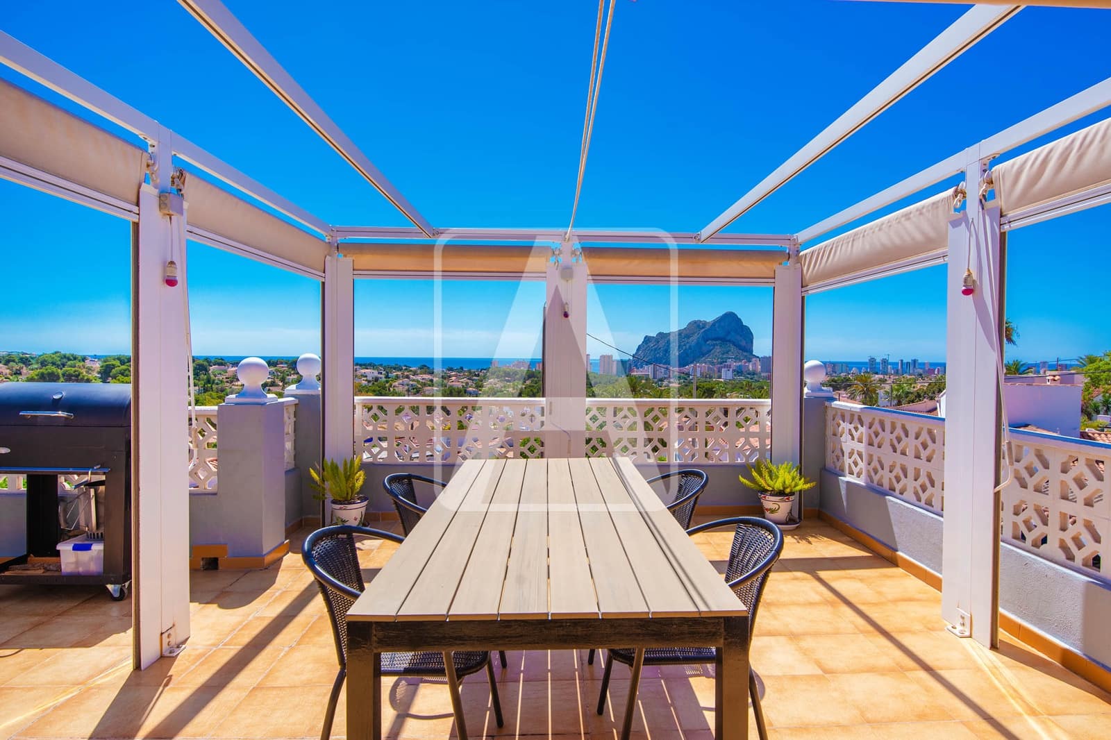 4 bedroom Villa for sale in Calpe / Calp with pool garage - € 540,000 (Ref: 9835035)
