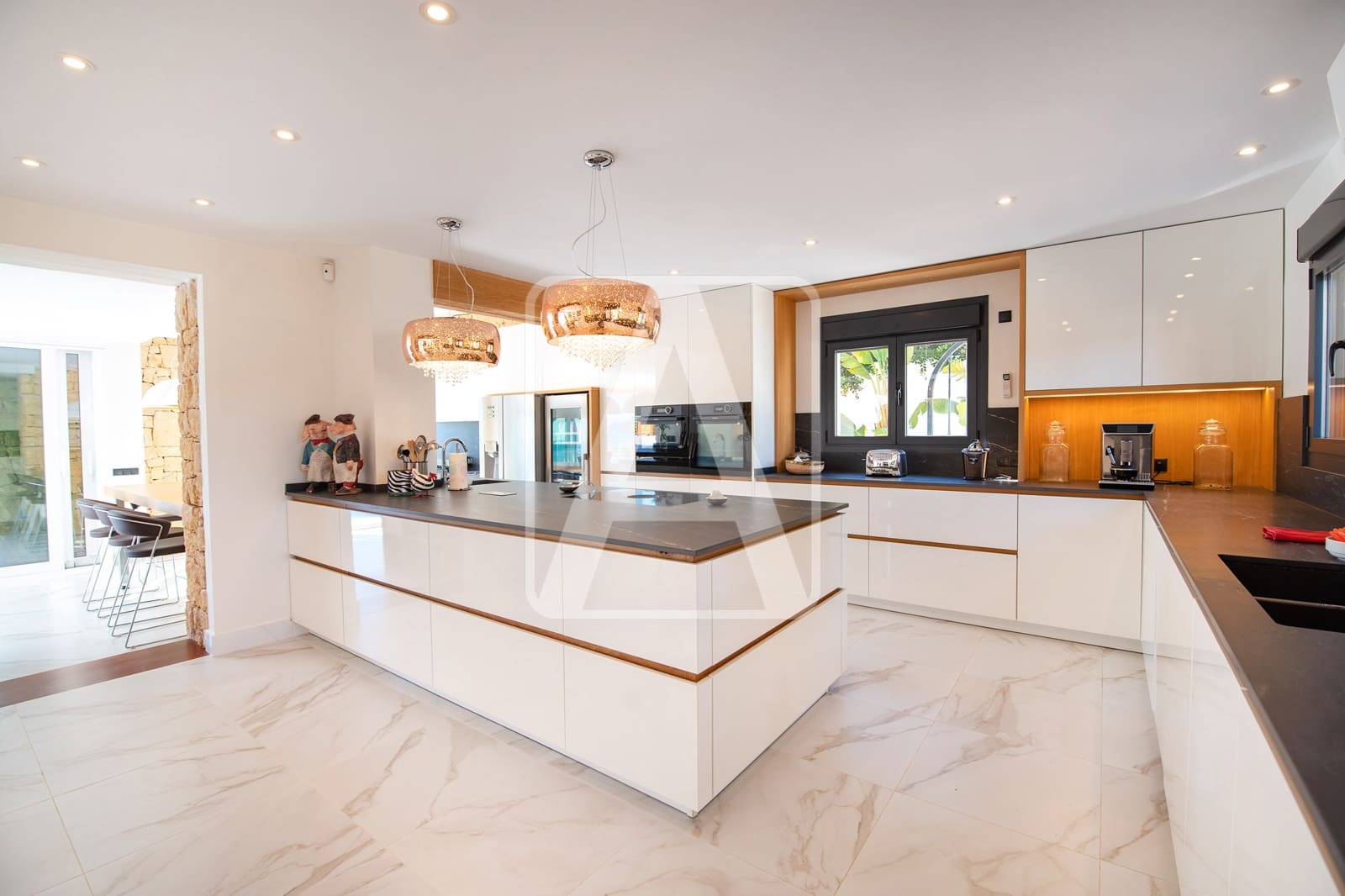 4 bedroom Villa for sale in Benissa with pool garage - € 2,490,000 (Ref: 9835037)