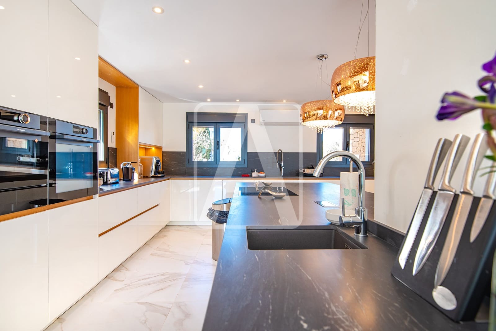 4 bedroom Villa for sale in Benissa with pool garage - € 2,490,000 (Ref: 9835037)