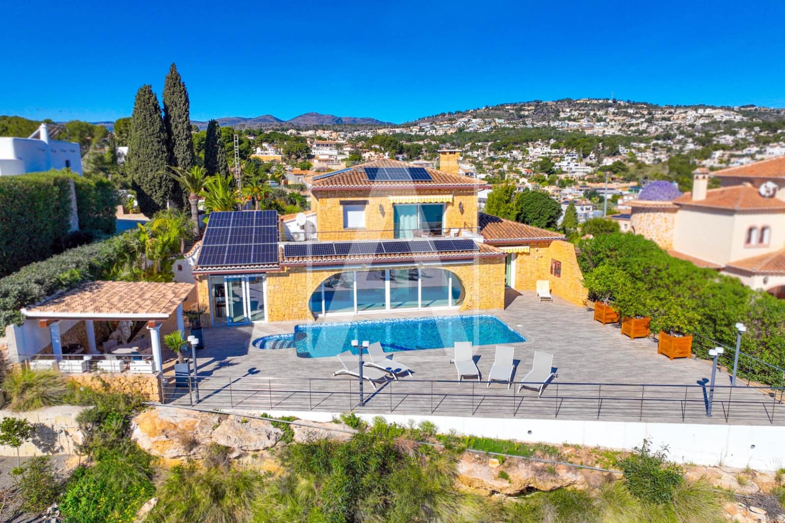 4 bedroom Villa for sale in Benissa with pool garage - € 2,490,000 (Ref: 9835037)