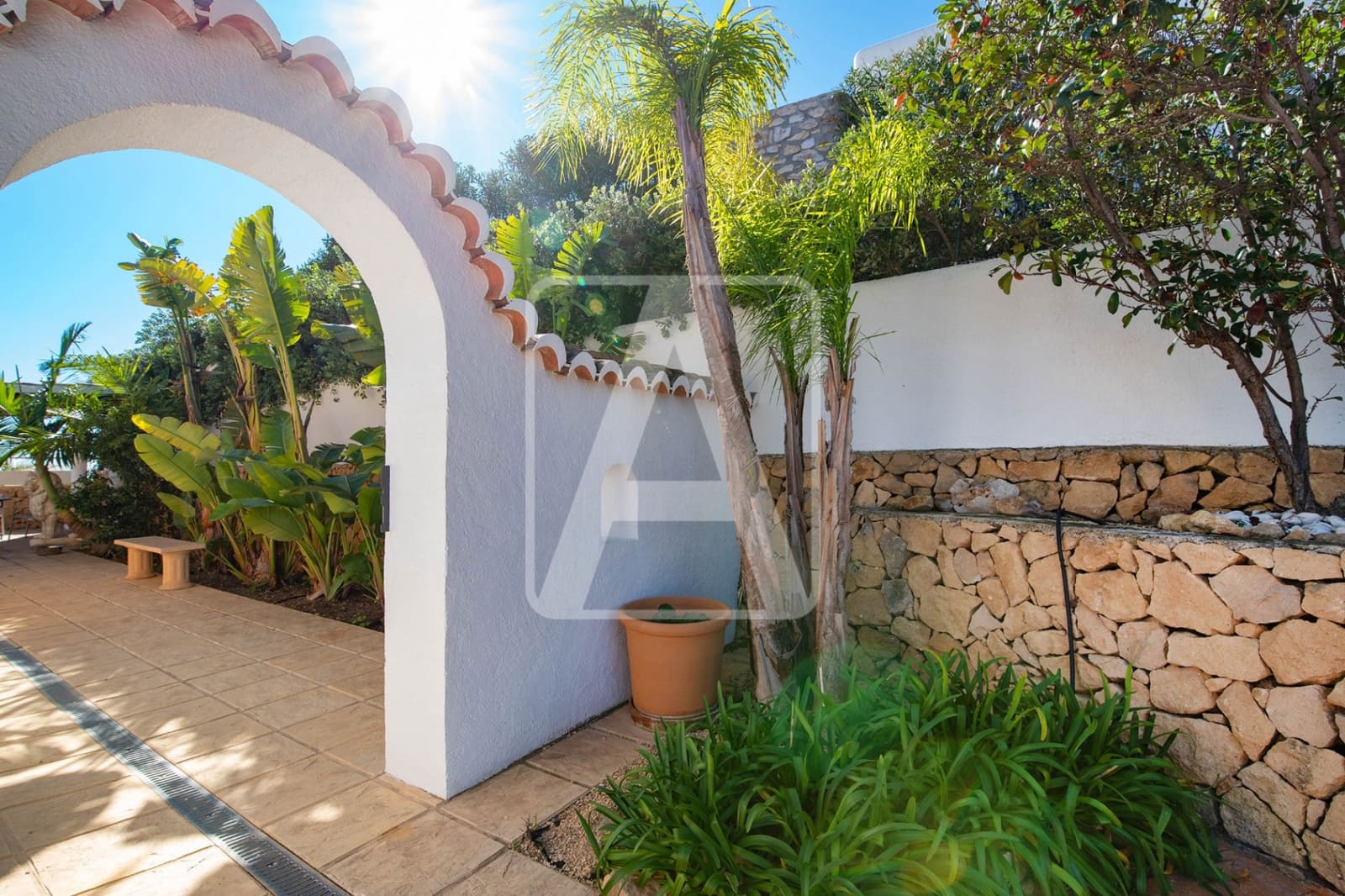 4 bedroom Villa for sale in Benissa with pool garage - € 2,490,000 (Ref: 9835037)