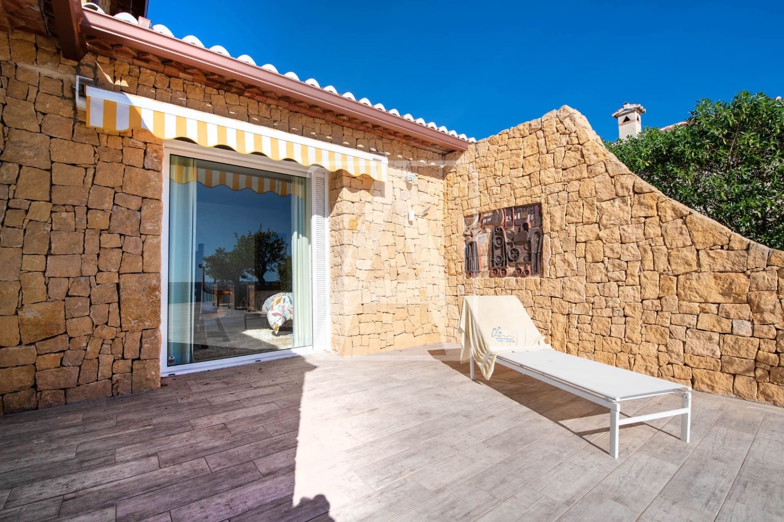4 bedroom Villa for sale in Benissa with pool garage - € 2,490,000 (Ref: 9835037)