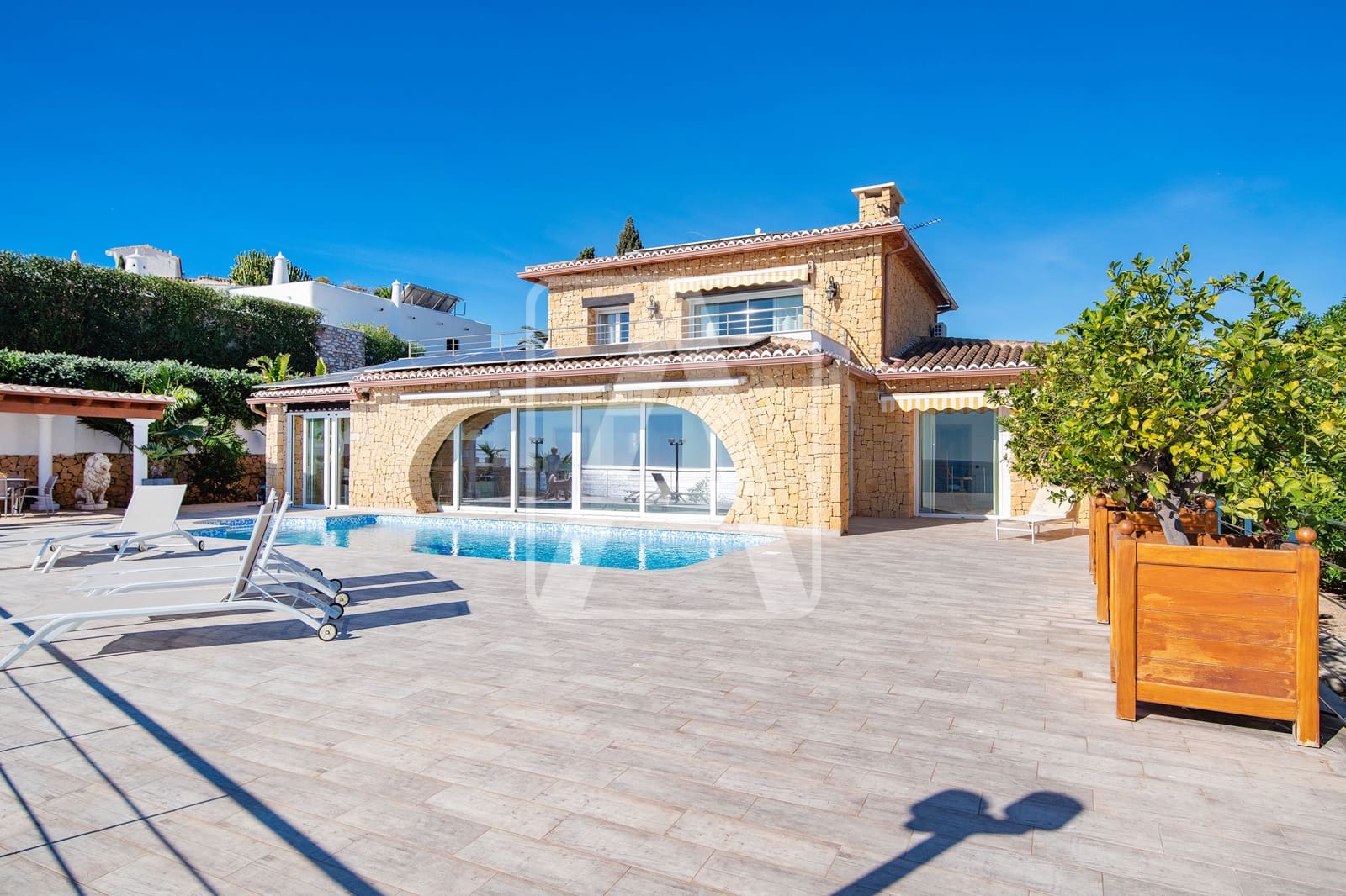 4 bedroom Villa for sale in Benissa with pool garage - € 2,490,000 (Ref: 9835037)