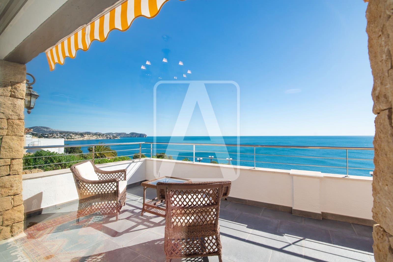 4 bedroom Villa for sale in Benissa with pool garage - € 2,490,000 (Ref: 9835037)
