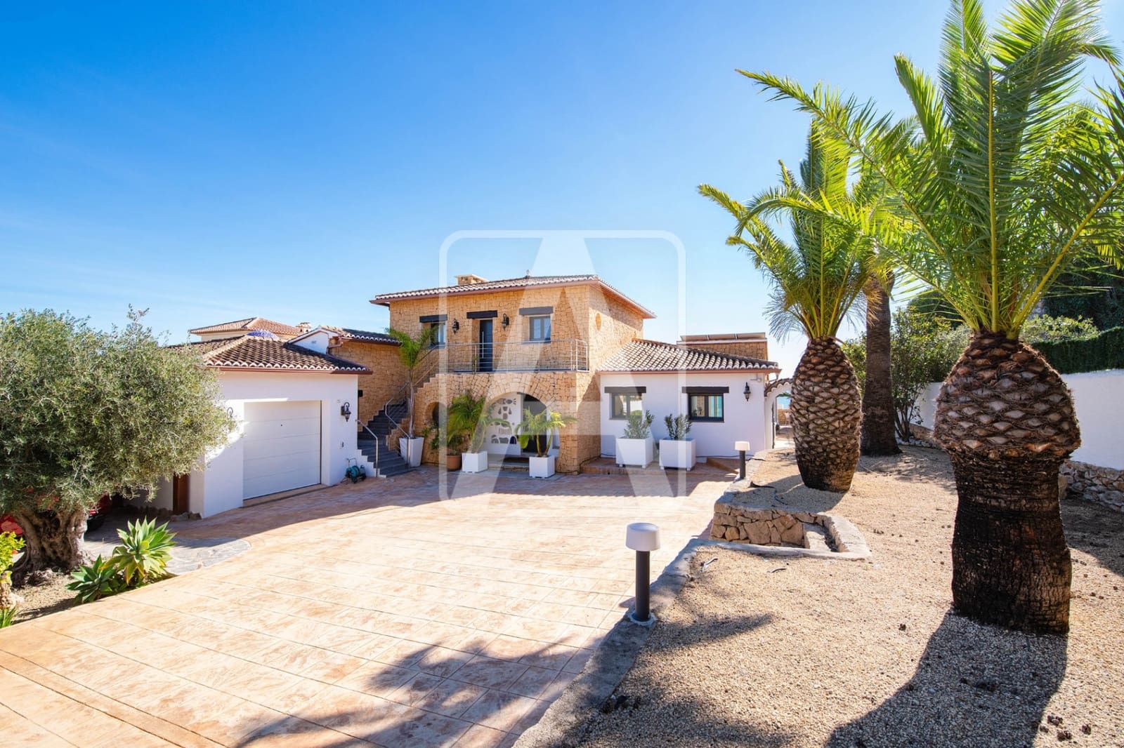 4 bedroom Villa for sale in Benissa with pool garage - € 2,490,000 (Ref: 9835037)