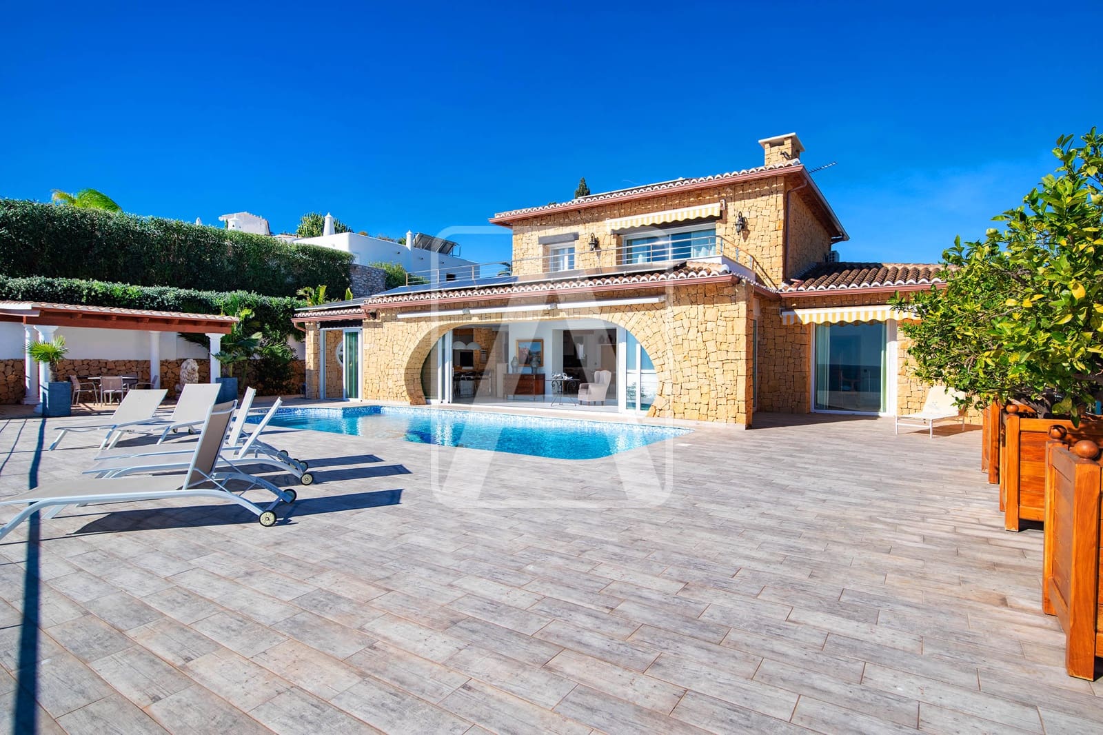 4 bedroom Villa for sale in Benissa with pool garage - € 2,490,000 (Ref: 9835037)