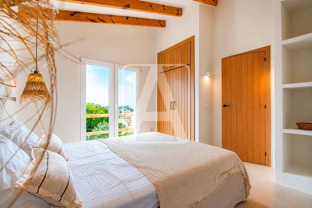 5 bedroom Villa for sale in Moraira, Teulada-Moraira with pool garage - € 1,389,000 (Ref: 9848886)