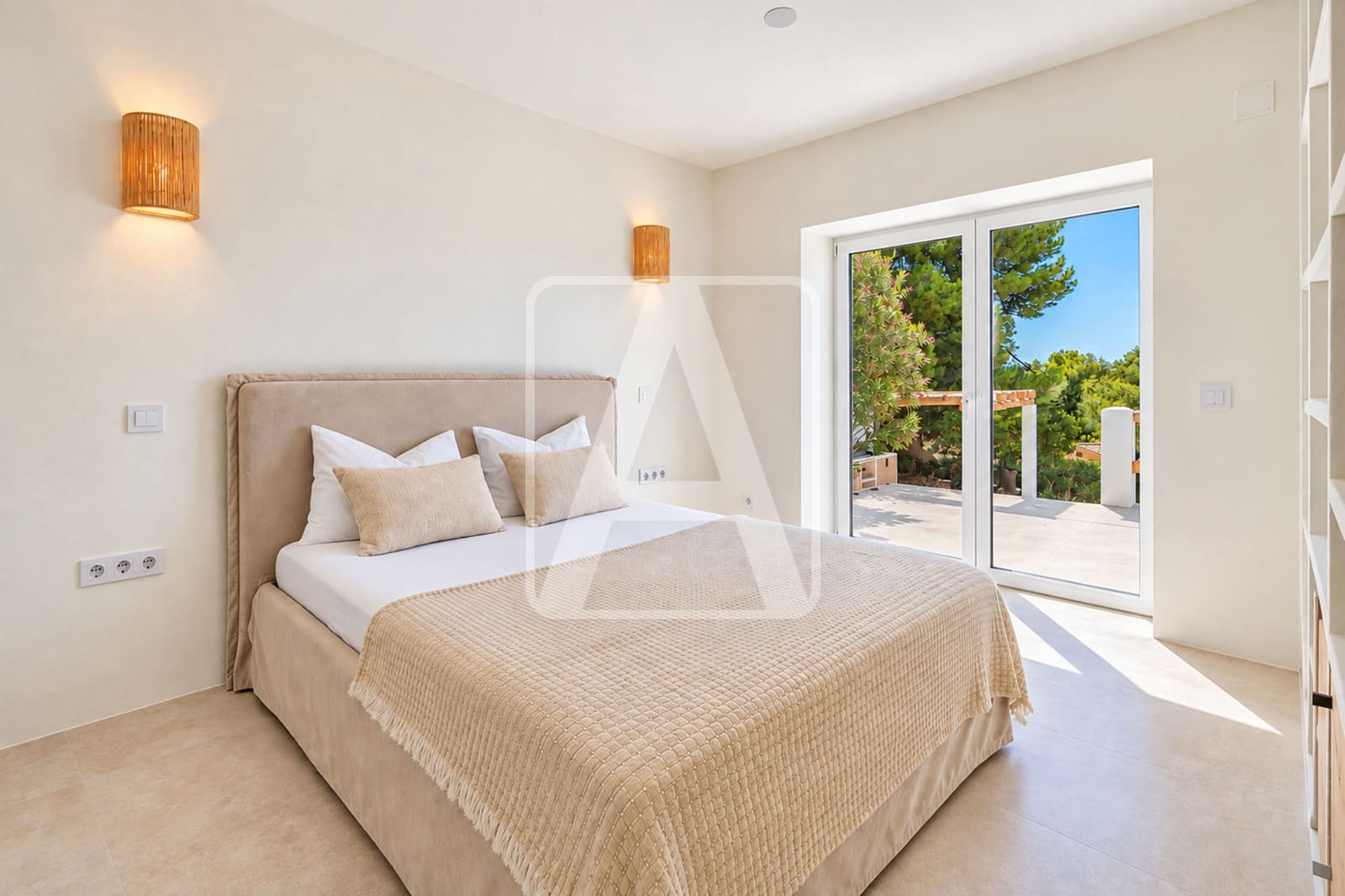 5 bedroom Villa for sale in Moraira with pool garage - € 1,389,000 (Ref: 9848886)
