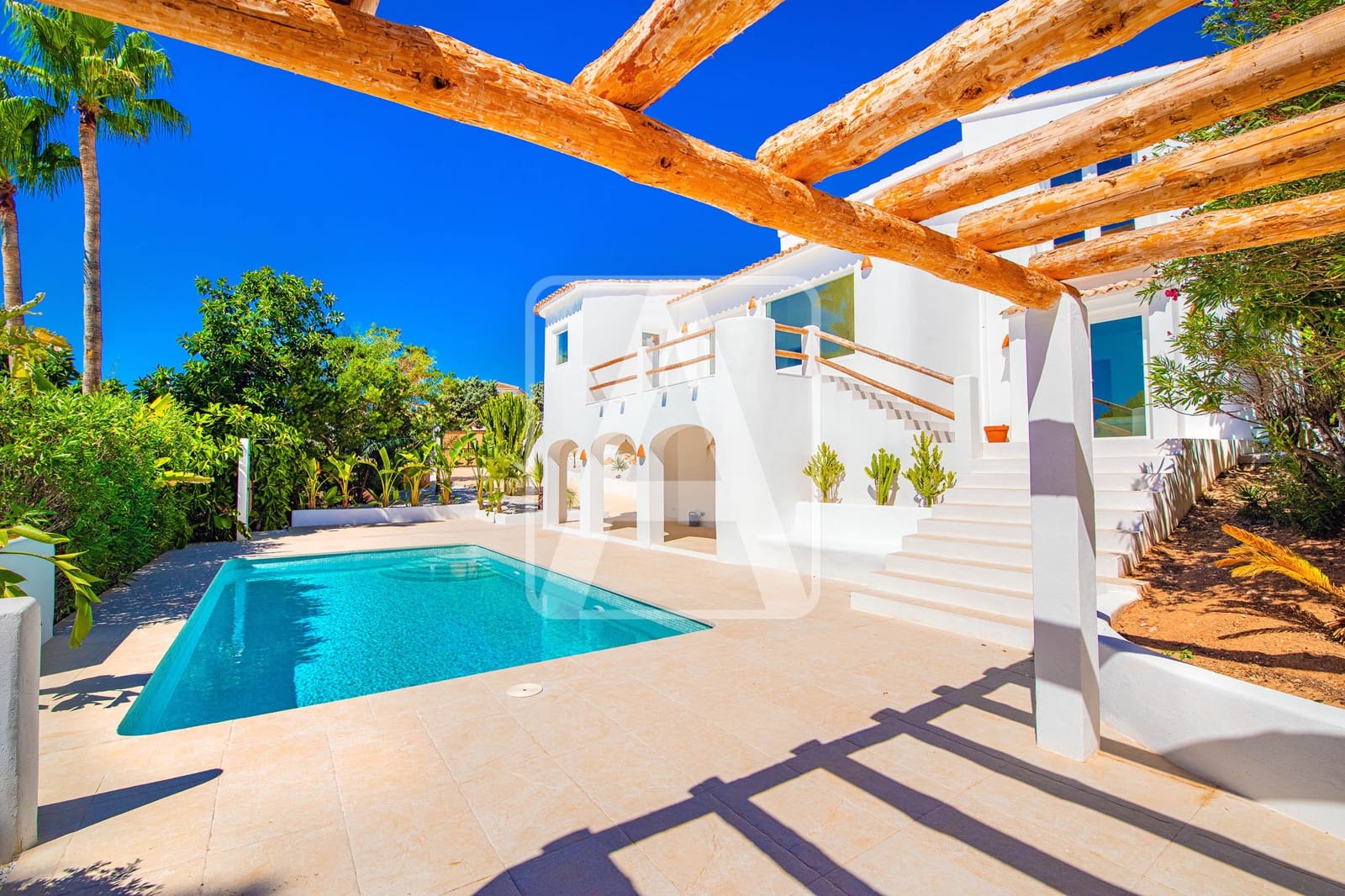 5 bedroom Villa for sale in Moraira with pool garage - € 1,389,000 (Ref: 9848886)
