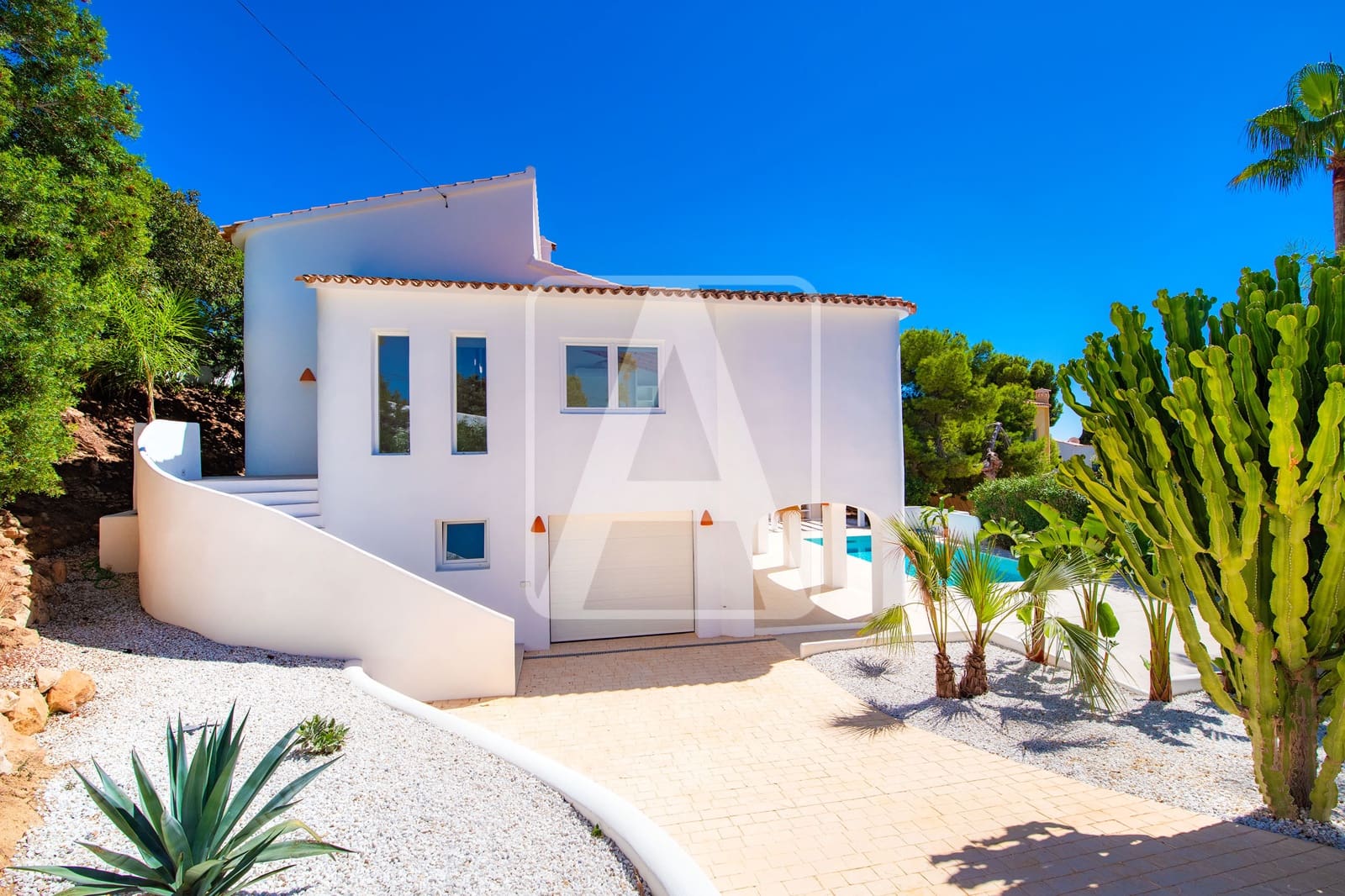 5 bedroom Villa for sale in Moraira with pool garage - € 1,389,000 (Ref: 9848886)