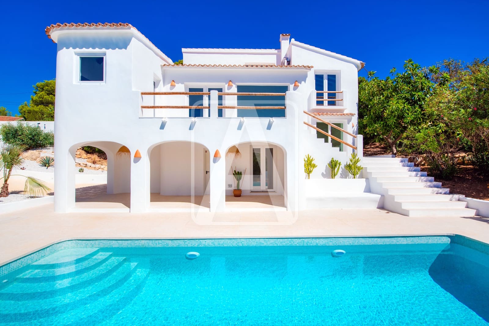 5 bedroom Villa for sale in Moraira with pool garage - € 1,389,000 (Ref: 9848886)
