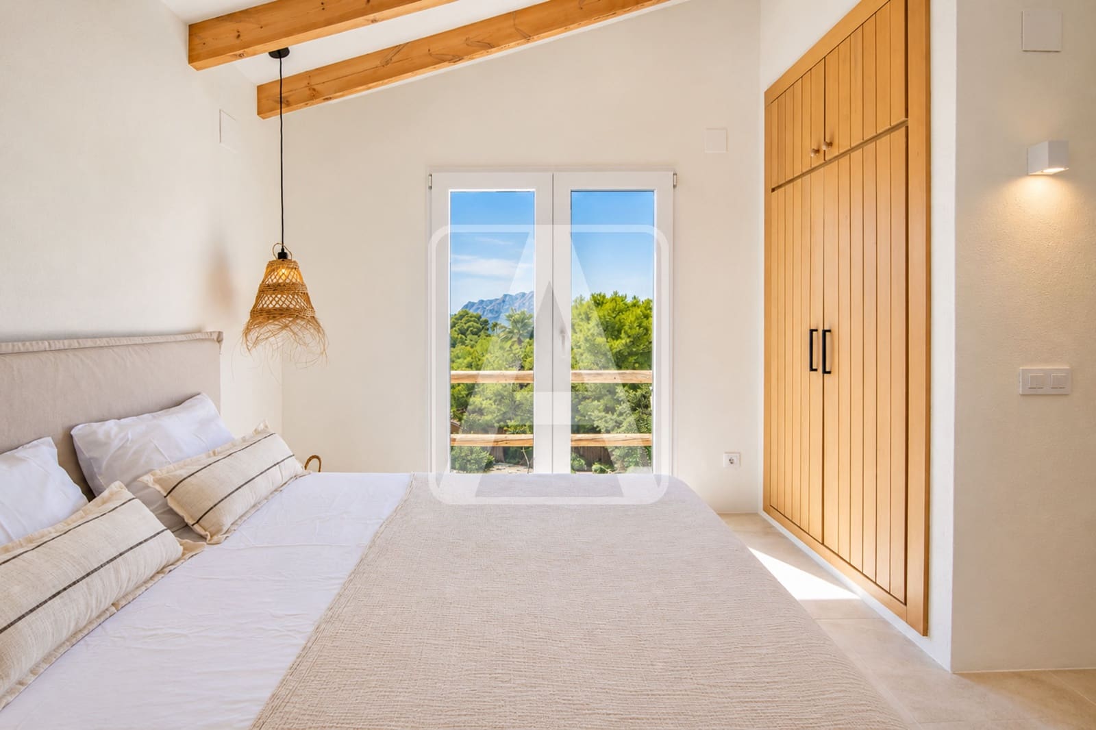 5 bedroom Villa for sale in Moraira with pool garage - € 1,389,000 (Ref: 9848886)