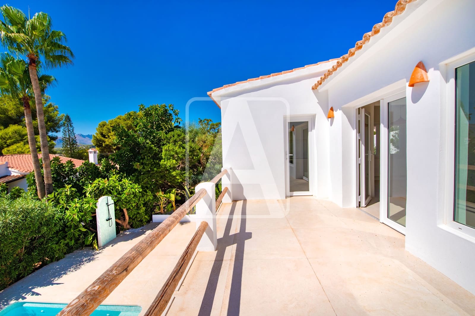 5 bedroom Villa for sale in Moraira with pool garage - € 1,389,000 (Ref: 9848886)