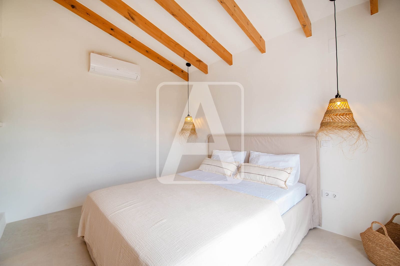 5 bedroom Villa for sale in Benissa with pool garage - € 1,389,000 (Ref: 9848887)