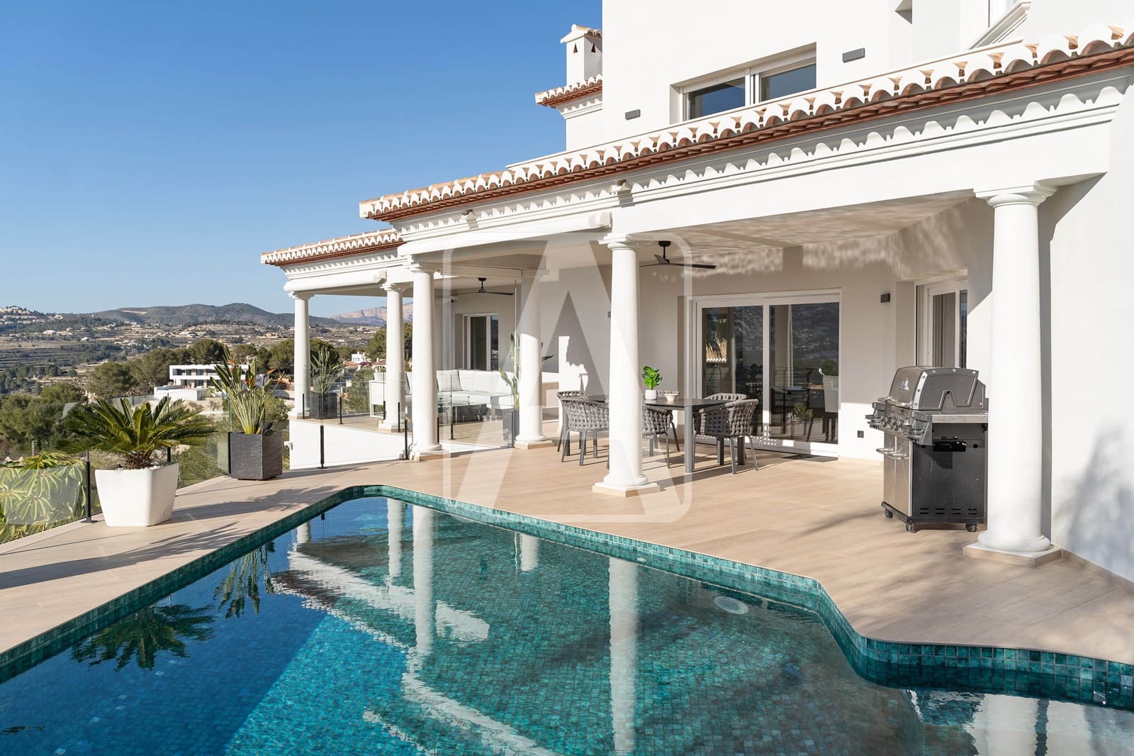 4 bedroom Villa for sale in Moraira with pool garage - € 1,995,000 (Ref: 9872770)