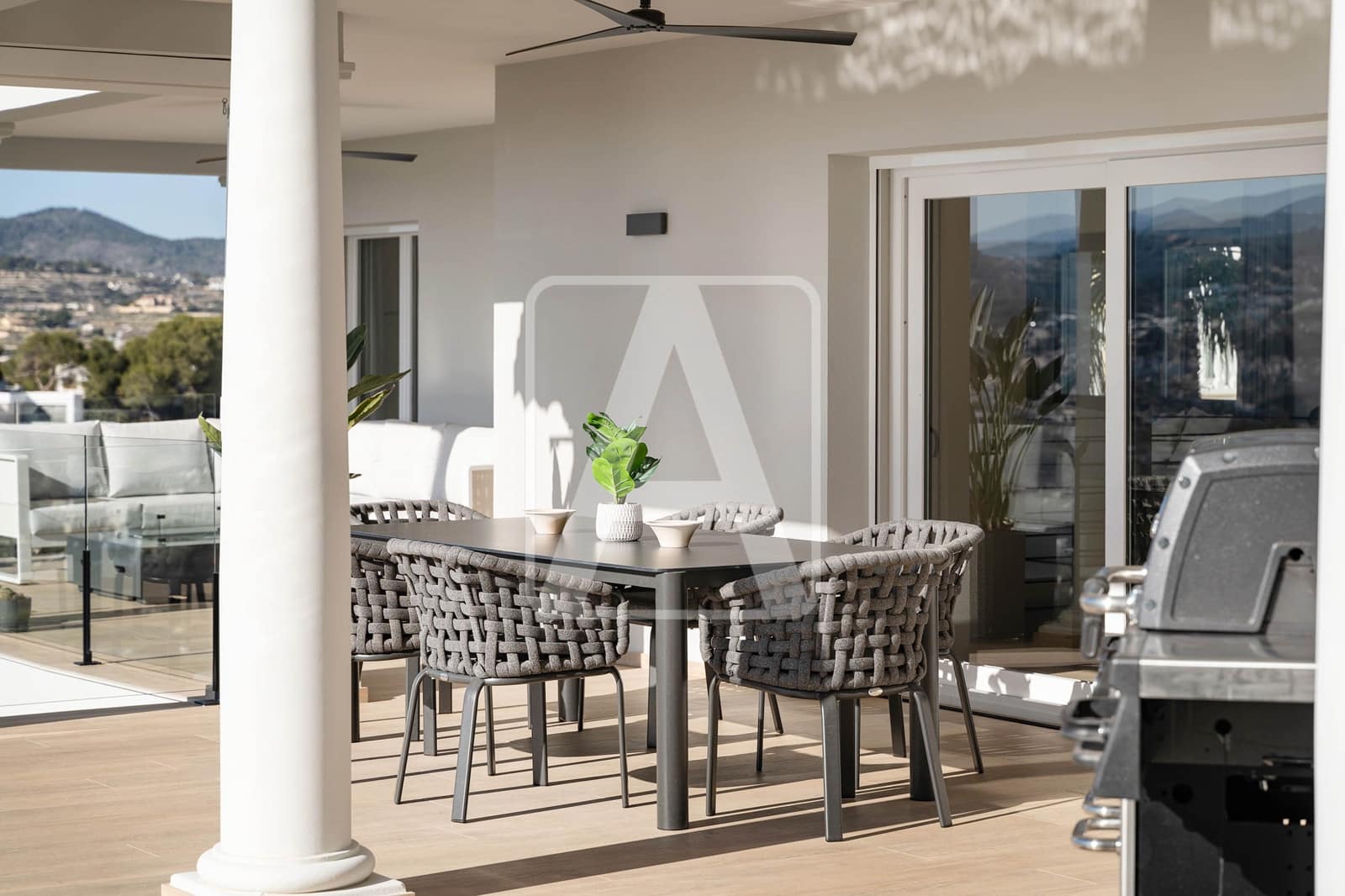 4 bedroom Villa for sale in Moraira with pool garage - € 1,995,000 (Ref: 9872770)