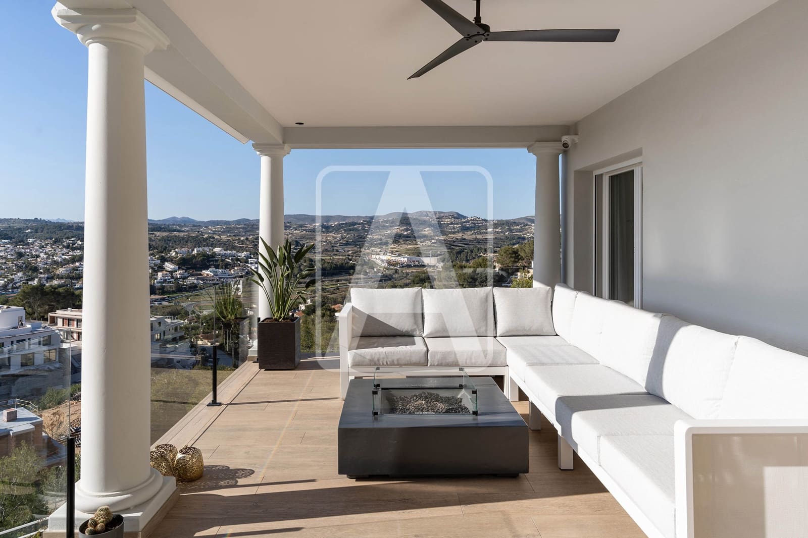 4 bedroom Villa for sale in Moraira with pool garage - € 1,995,000 (Ref: 9872770)