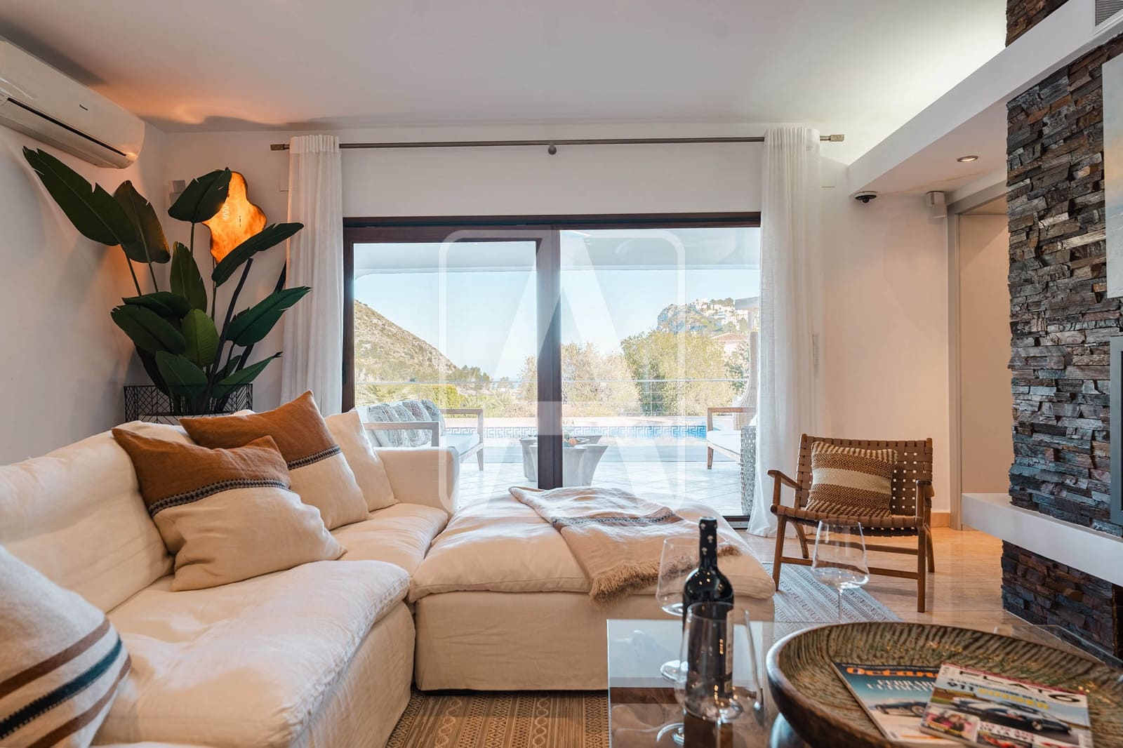 6 bedroom Villa for sale in Moraira with pool garage - € 1,995,000 (Ref: 9872772)