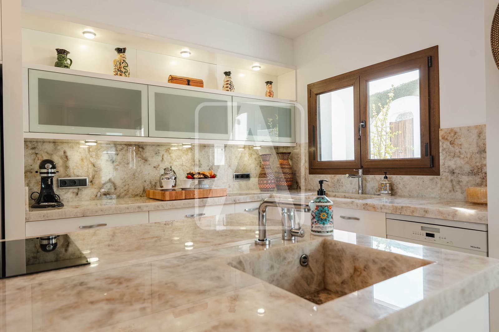 6 bedroom Villa for sale in Moraira with pool garage - € 1,995,000 (Ref: 9872772)