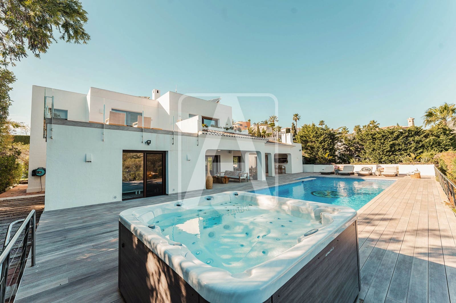 6 bedroom Villa for sale in Moraira with pool garage - € 1,995,000 (Ref: 9872772)