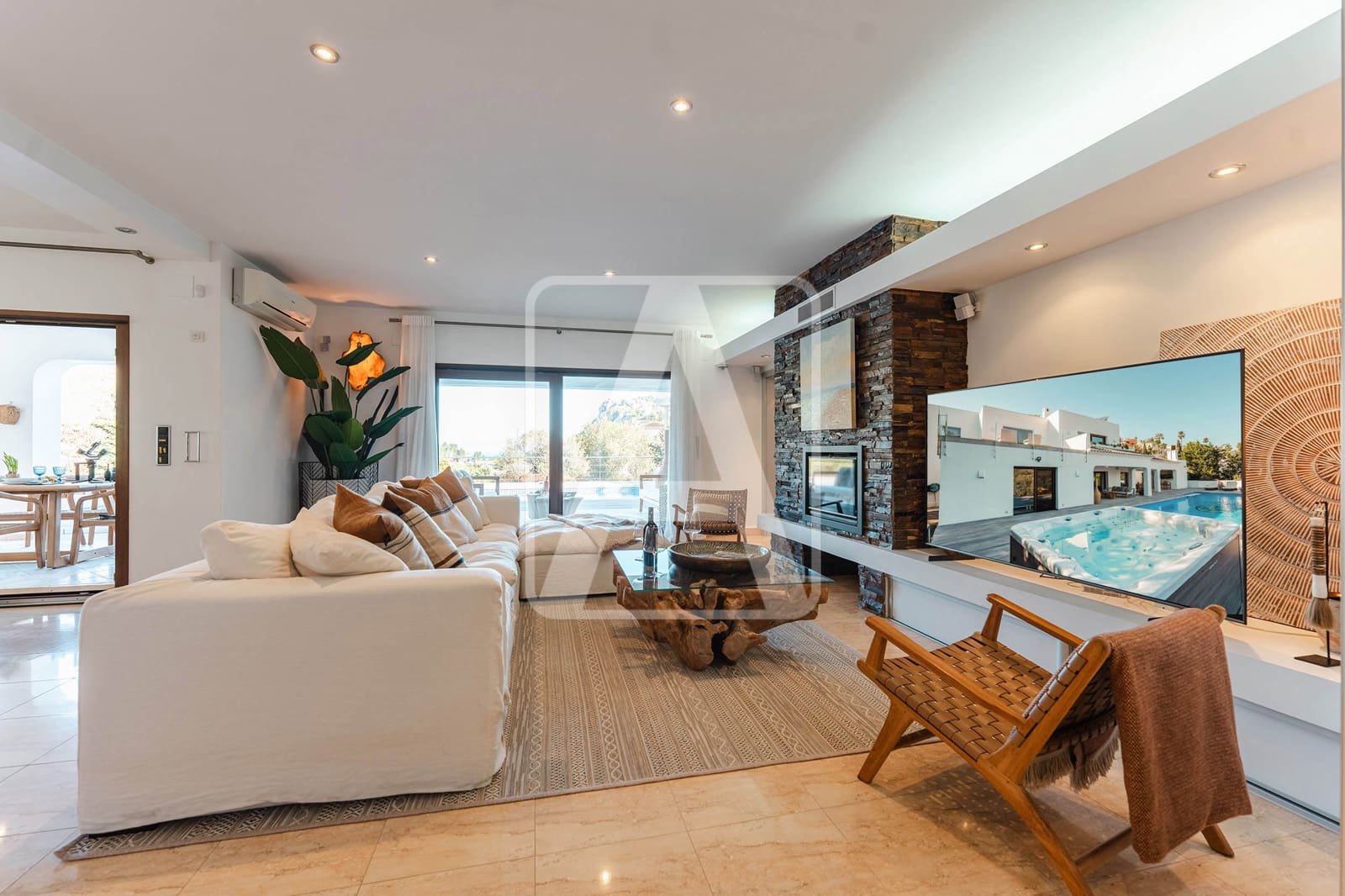6 bedroom Villa for sale in Moraira with pool garage - € 1,995,000 (Ref: 9872772)