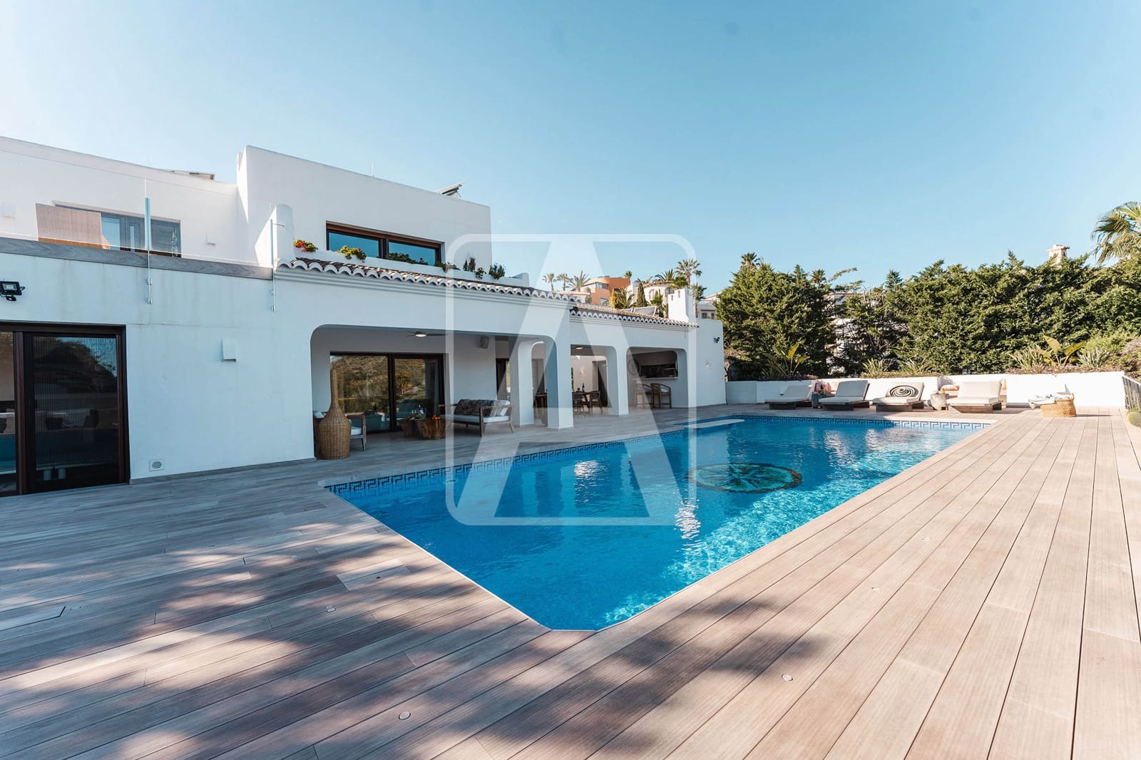 6 bedroom Villa for sale in Moraira with pool garage - € 1,995,000 (Ref: 9872772)