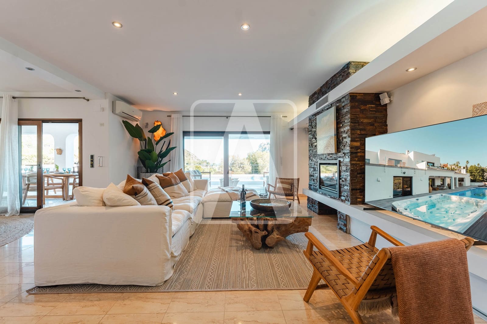 6 bedroom Villa for sale in Moraira with pool garage - € 1,995,000 (Ref: 9872772)