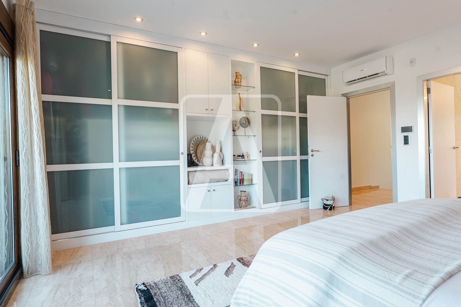 6 bedroom Villa for sale in Moraira with pool garage - € 1,995,000 (Ref: 9872772)