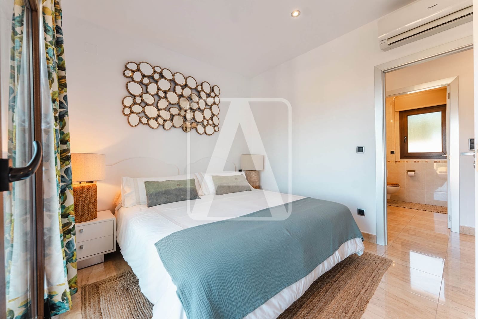 6 bedroom Villa for sale in Moraira with pool garage - € 1,995,000 (Ref: 9872772)