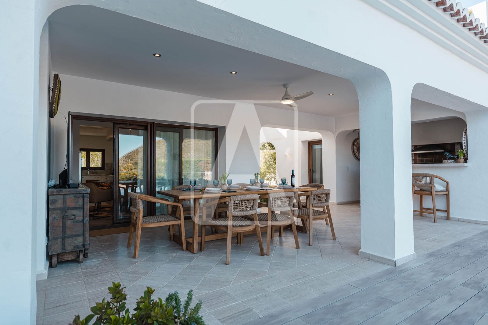 6 bedroom Villa for sale in Moraira with pool garage - € 1,995,000 (Ref: 9872772)