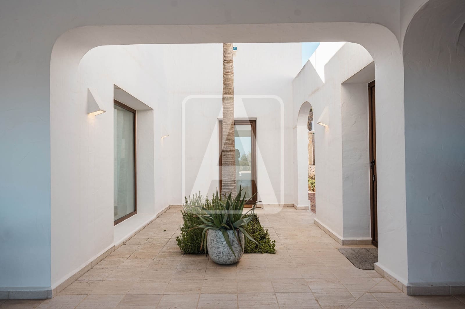6 bedroom Villa for sale in Moraira with pool garage - € 1,995,000 (Ref: 9872772)