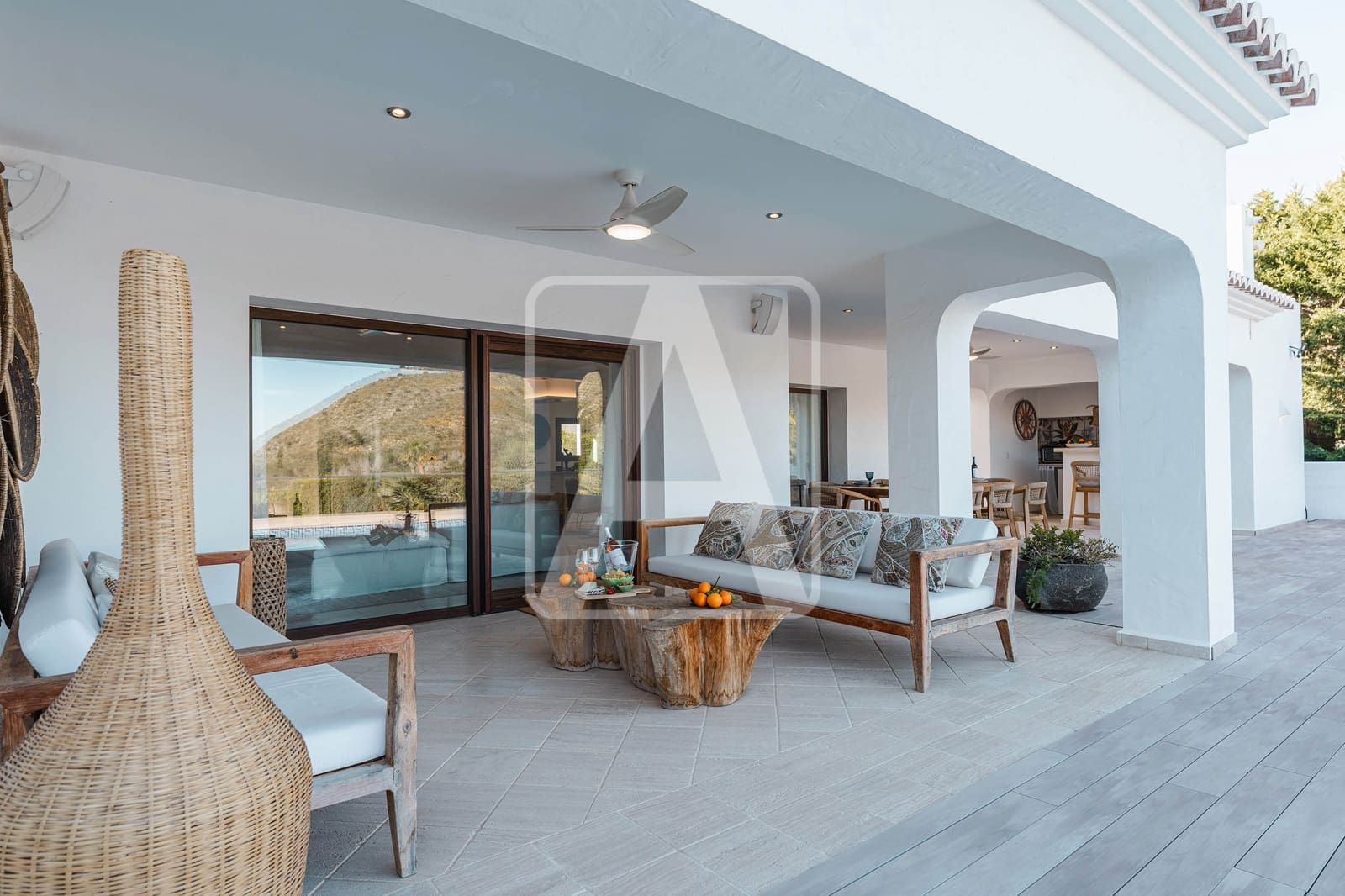 6 bedroom Villa for sale in Moraira with pool garage - € 1,995,000 (Ref: 9872772)