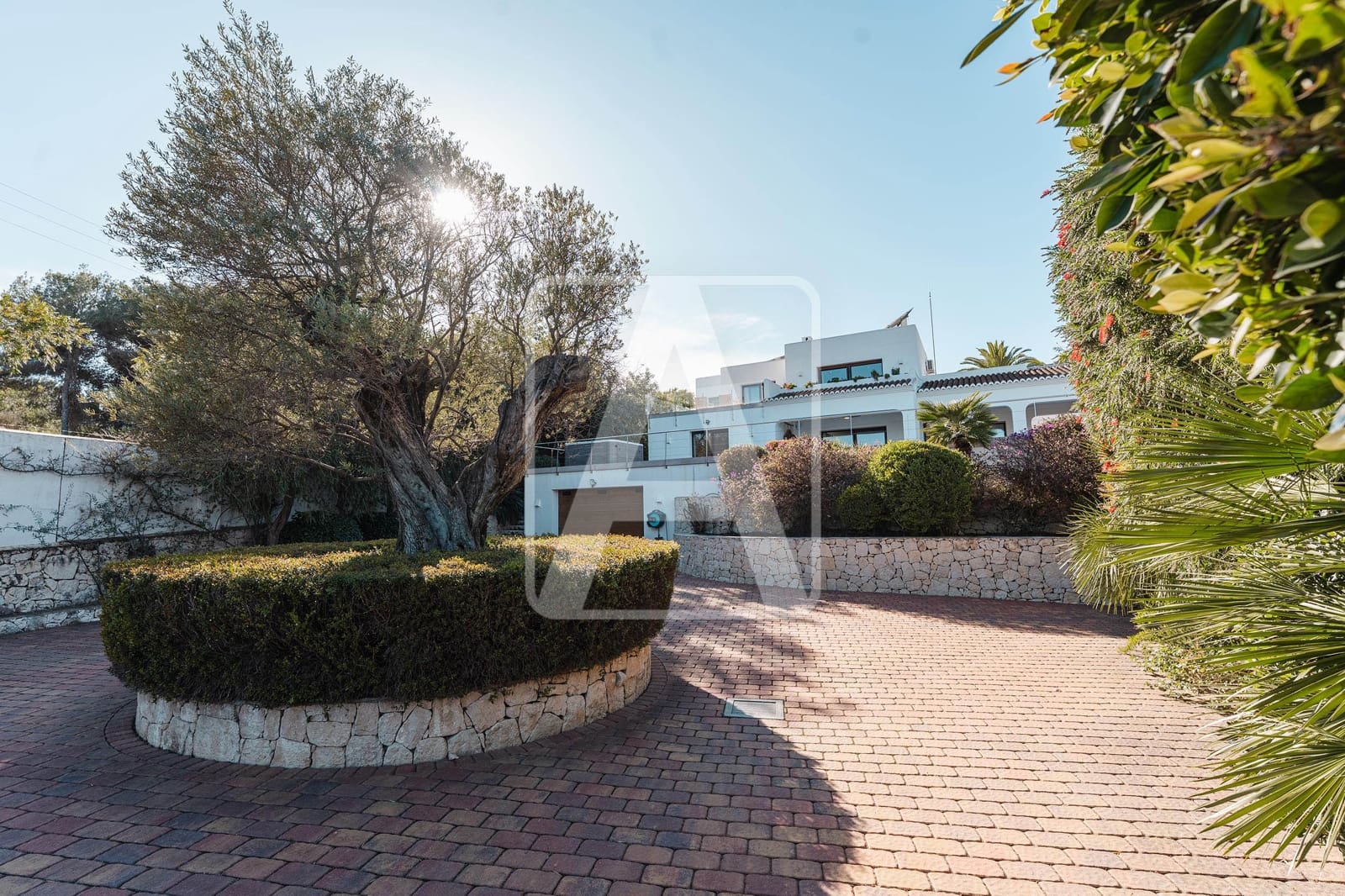 6 bedroom Villa for sale in Moraira with pool garage - € 1,995,000 (Ref: 9872772)