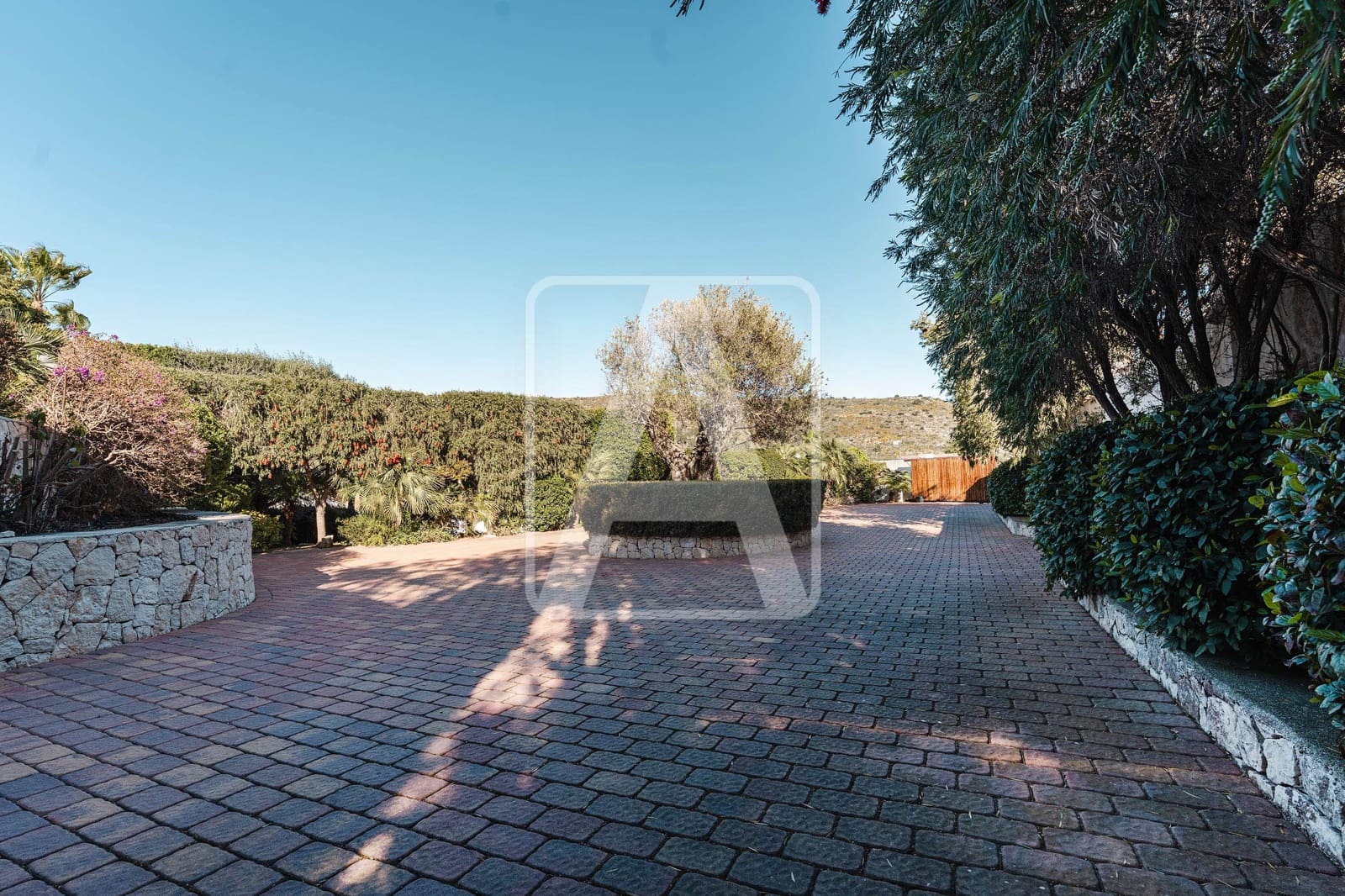 6 bedroom Villa for sale in Moraira with pool garage - € 1,995,000 (Ref: 9872772)
