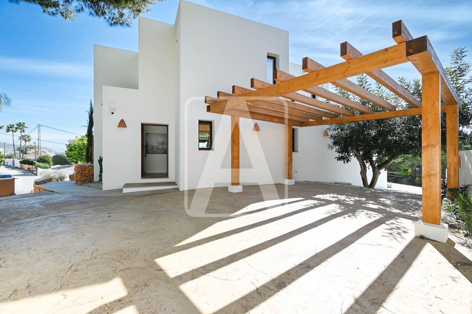 4 bedroom Villa for sale in Moraira with pool garage - € 2,275,000 (Ref: 9872773)