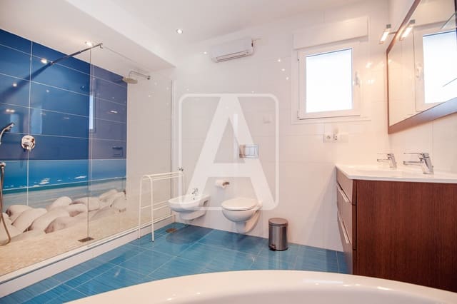 3 makuuhuone Huvila myytävänä paikassa Moraira, Teulada-Moraira mukana uima-altaan 
autotalli - 925 000 € (Ref: 9906594)