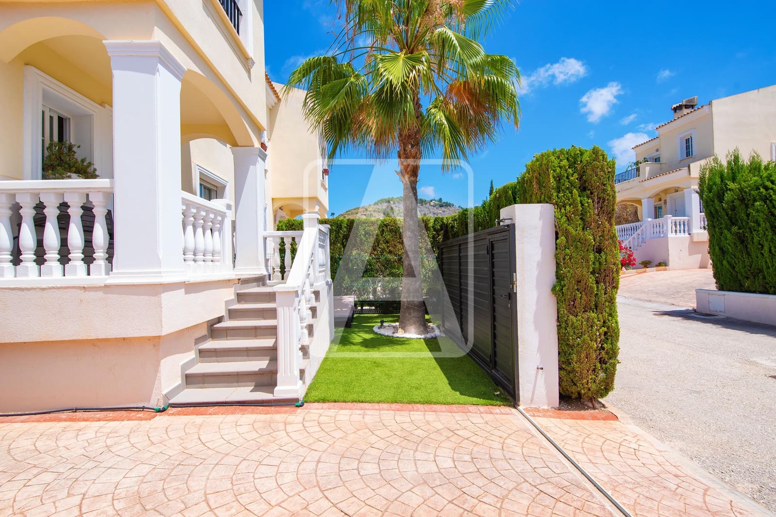 3 soveværelse Rækkehus til salg i Calpe / Calp med swimmingpool garage - € 525.000 (Ref: 9912270)