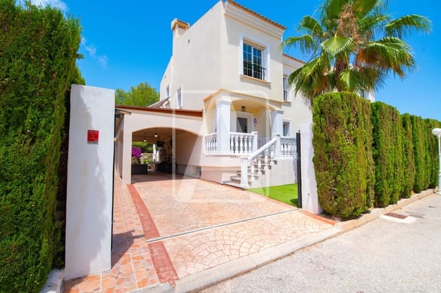 3 soveværelse Rækkehus til salg i Calpe / Calp med swimmingpool garage - € 525.000 (Ref: 9912270)