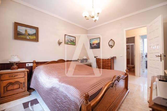 Chalet de 4 habitaciones en Benissa en venta con piscina garaje - 575.000 € (Ref: 9913809)